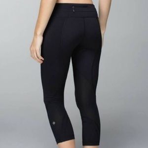 Lululemon black size 6 workout leggings like new condition.